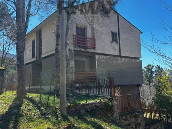 casa indipendente in vendita a Santo Stefano in Aspromonte in zona Gambarie
