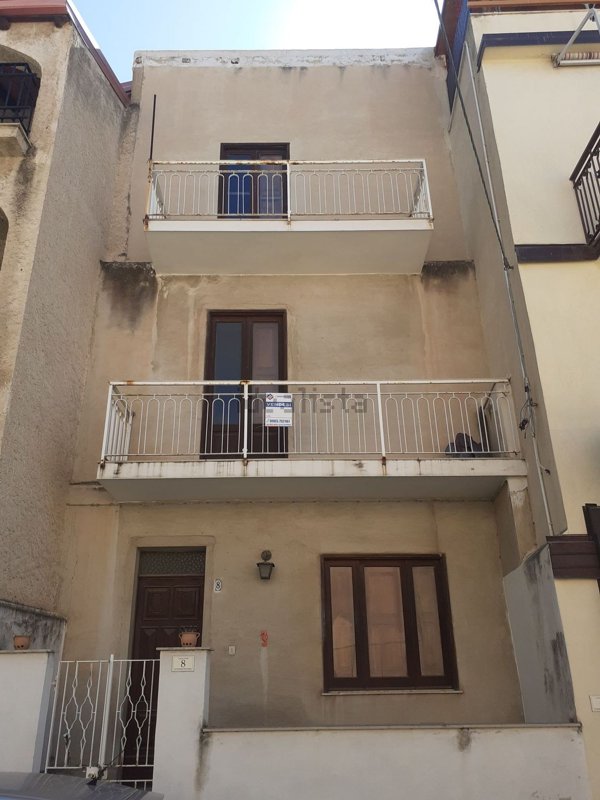 pentavano in vendita a Scilla