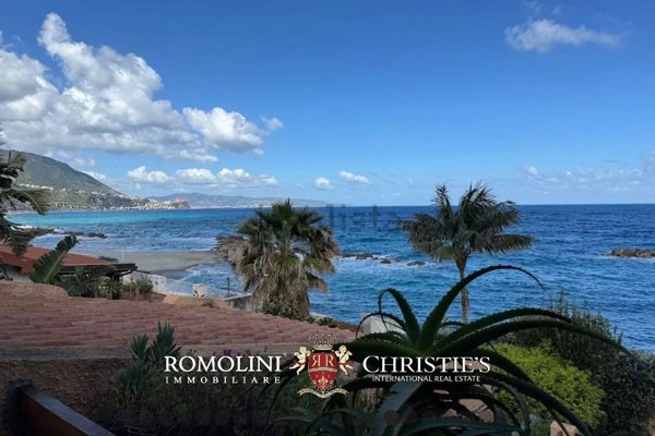 casa indipendente in vendita a Scilla