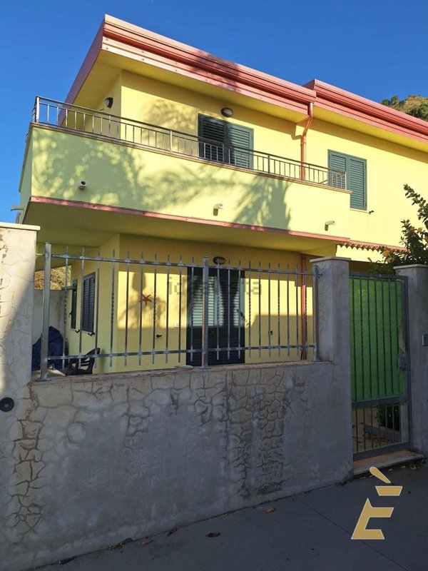 casa indipendente in vendita a Scilla