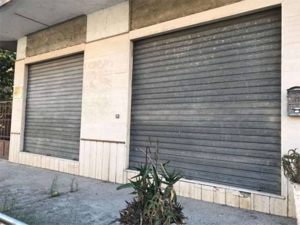 negozio in vendita a Siderno
