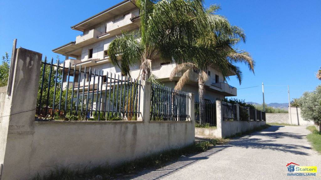 locale di sgombero in vendita a Siderno
