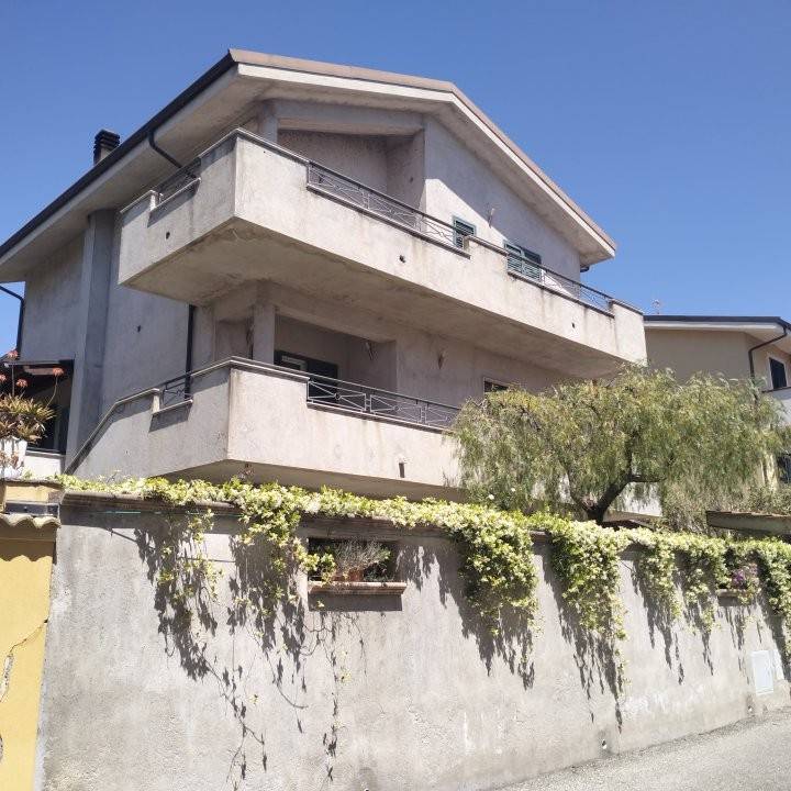 casa indipendente in vendita a Siderno in zona Zammariti
