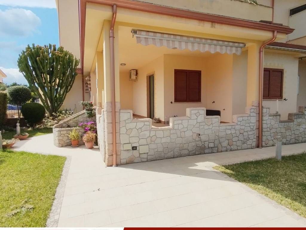 casa indipendente in vendita a Siderno in zona Pellegrina