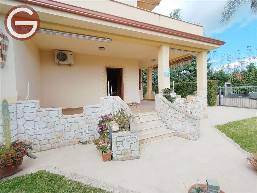 casa indipendente in vendita a Siderno in zona Pellegrina