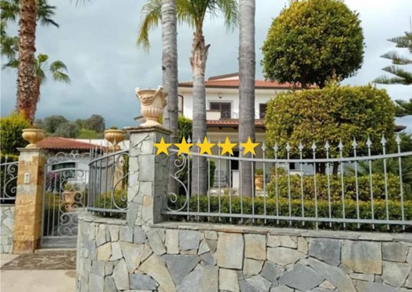 casa indipendente in vendita a Siderno