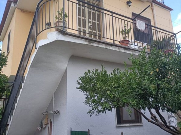 casa indipendente in vendita a Siderno in zona Salvi