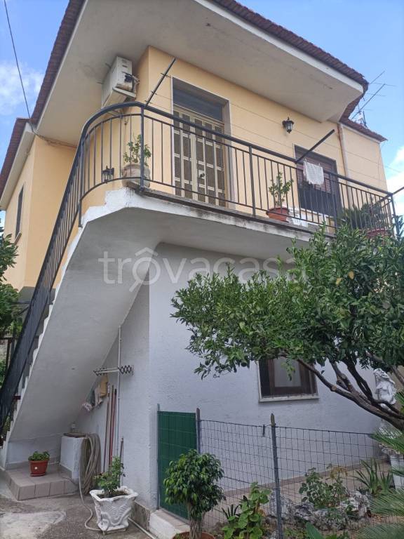 casa indipendente in vendita a Siderno in zona Salvi