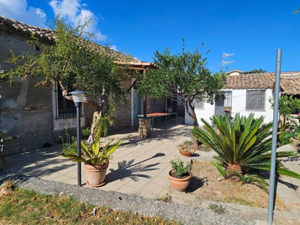 casa indipendente in vendita a Siderno