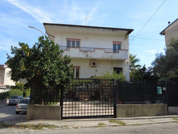 casa indipendente in vendita a Siderno