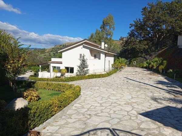 casa indipendente in vendita a Siderno