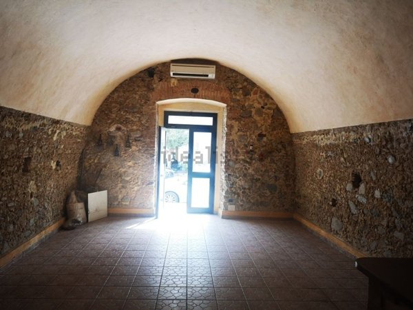 locale commerciale in vendita a Siderno