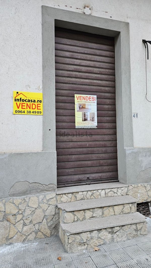 locale commerciale in vendita a Siderno