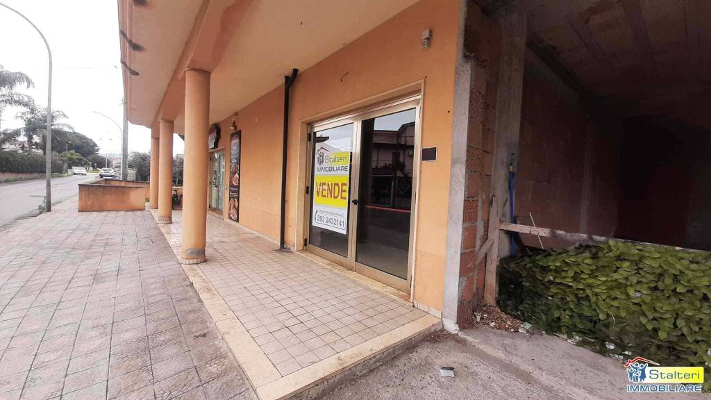 negozio in vendita a Siderno