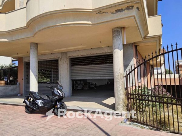 negozio in vendita a Siderno