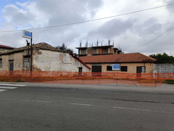 negozio in vendita a Siderno