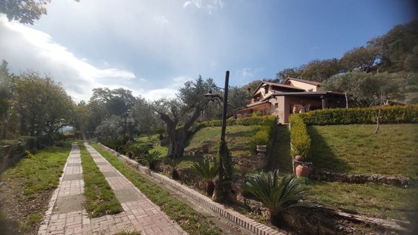 casa indipendente in vendita a Siderno