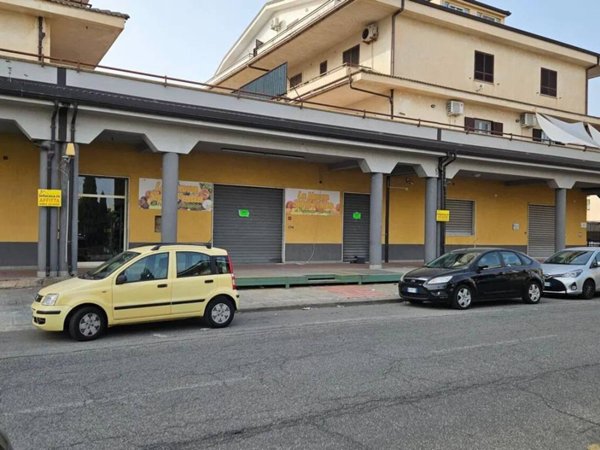 negozio in vendita a Siderno