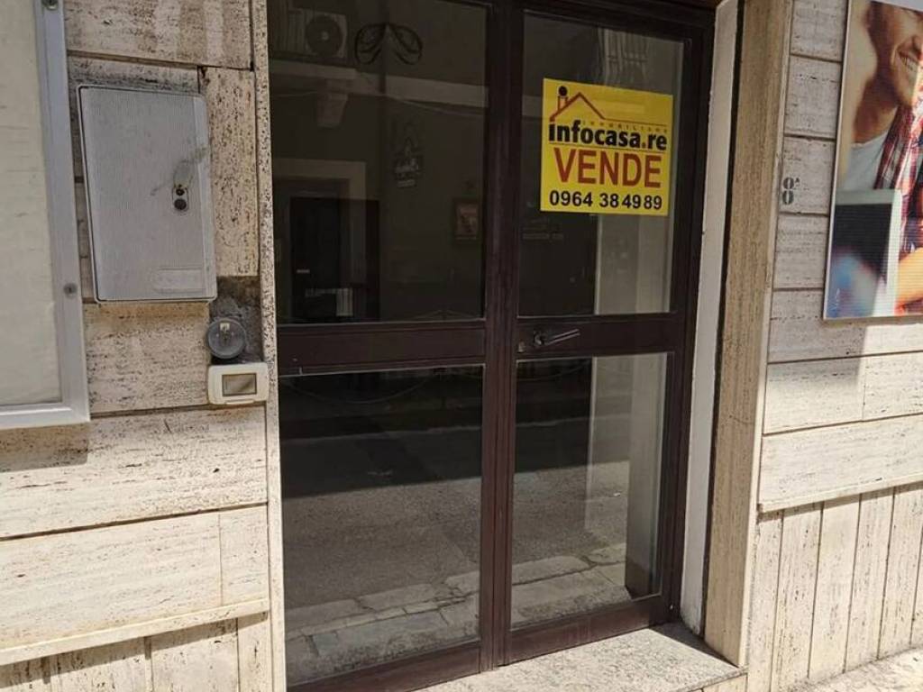 negozio in vendita a Siderno