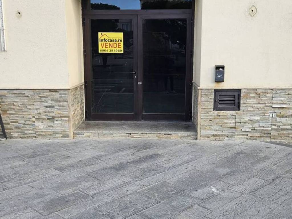 negozio in vendita a Siderno