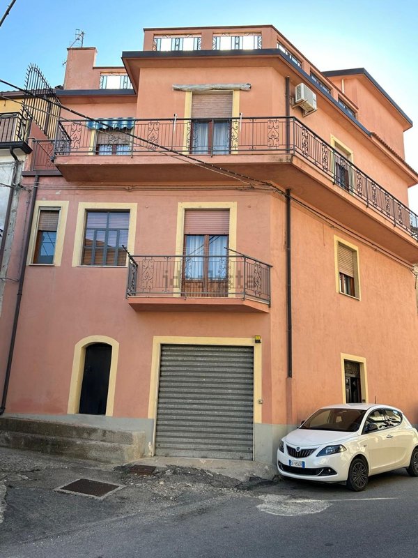 casa indipendente in vendita a Siderno