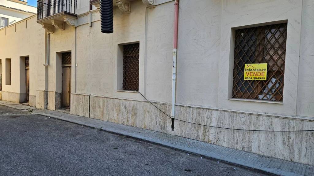 locale commerciale in vendita a Siderno