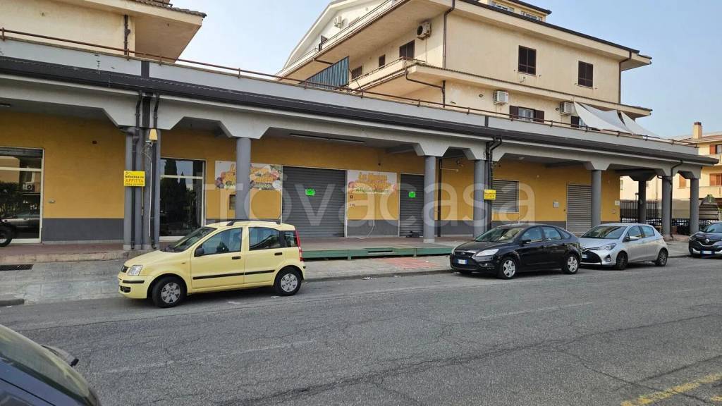 negozio in vendita a Siderno