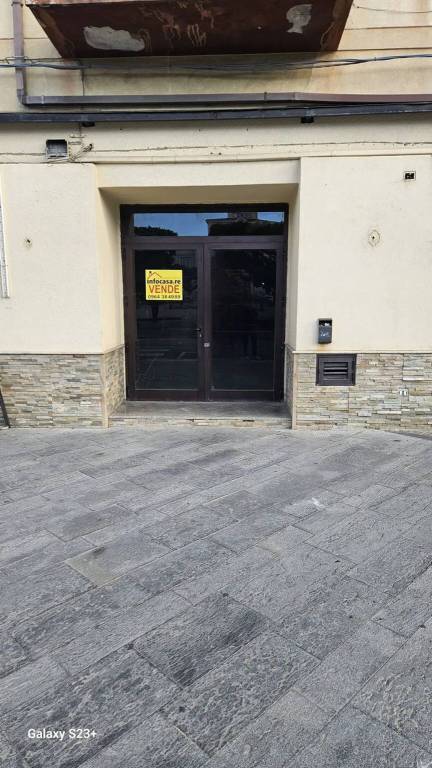 negozio in vendita a Siderno