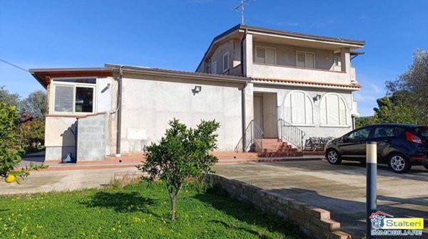 casa indipendente in vendita a Siderno in zona Lamia
