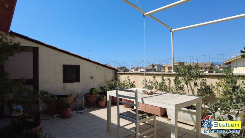 appartamento in vendita a Siderno in zona Lamia