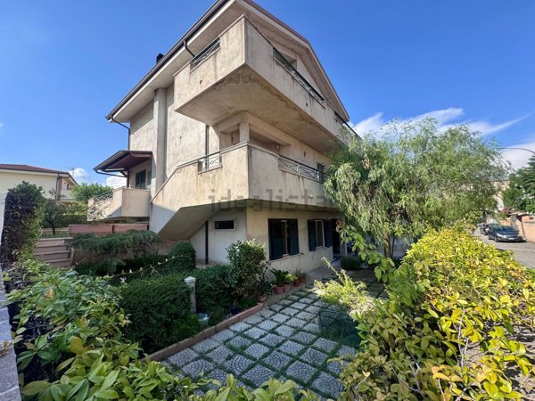 casa indipendente in vendita a Siderno in zona Zammariti