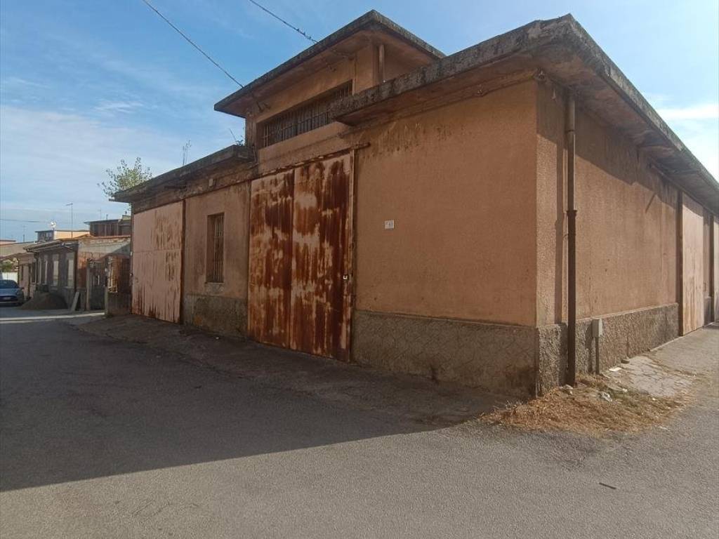 locale commerciale in vendita a Taurianova