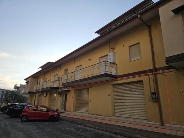 negozio in vendita a Varapodio