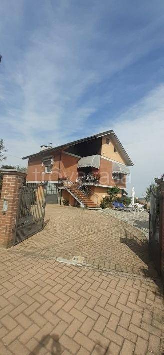 casa indipendente in vendita ad Azzano d'Asti