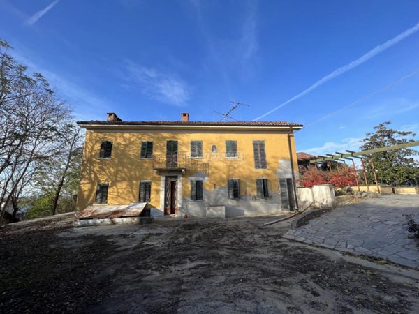 casa indipendente in vendita ad Azzano d'Asti