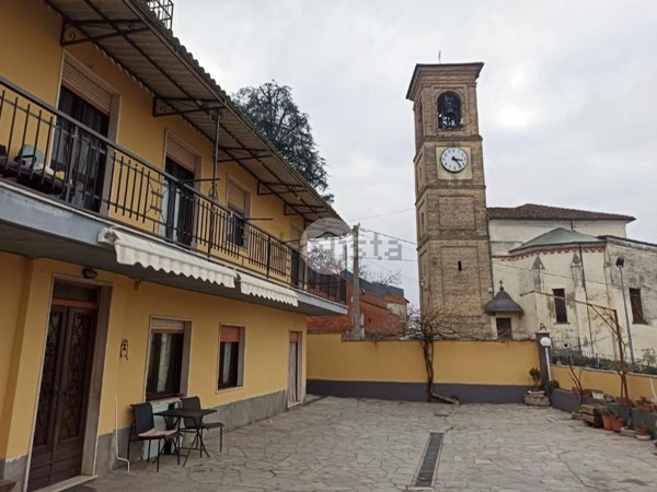 casa semindipendente in vendita ad Azzano d'Asti