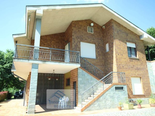 casa indipendente in vendita ad Azzano d'Asti