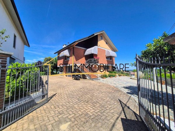 casa indipendente in vendita ad Azzano d'Asti