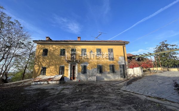 casa indipendente in vendita ad Azzano d'Asti