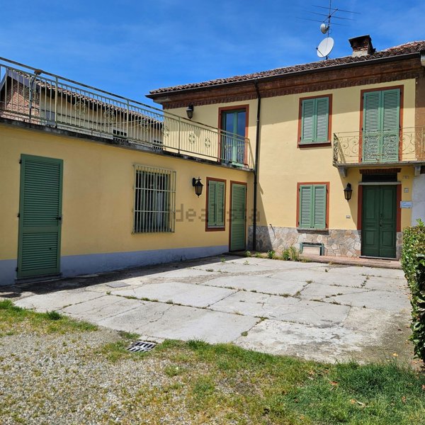 casa indipendente in vendita ad Azzano d'Asti