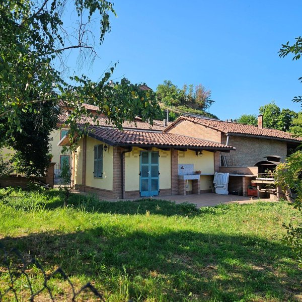 casa indipendente in vendita ad Azzano d'Asti