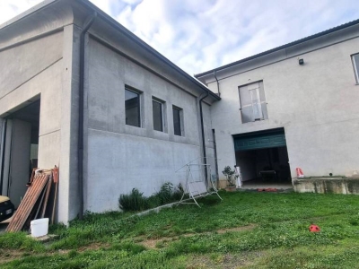 casa indipendente in vendita ad Azzano d'Asti