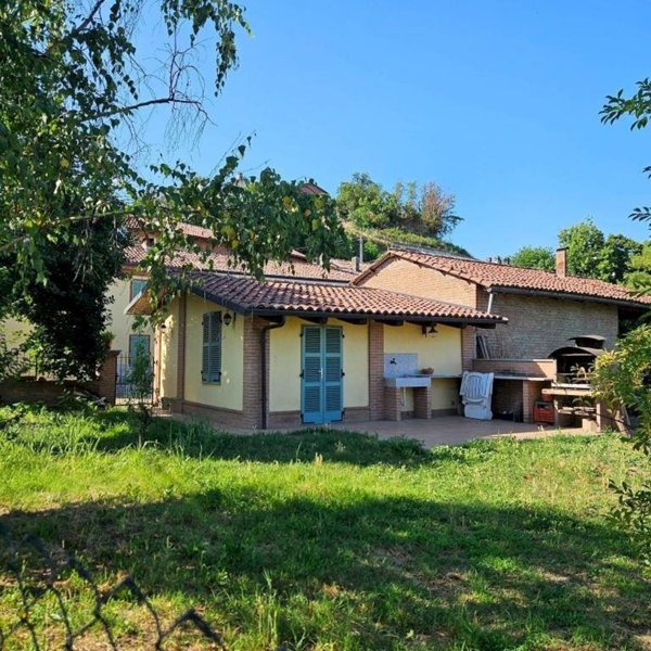 casa indipendente in vendita ad Azzano d'Asti