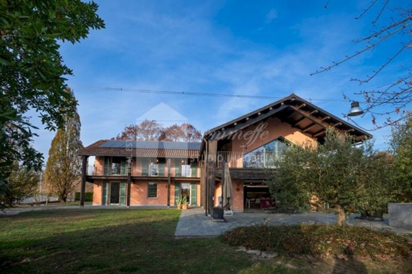 casa indipendente in vendita ad Azzano d'Asti