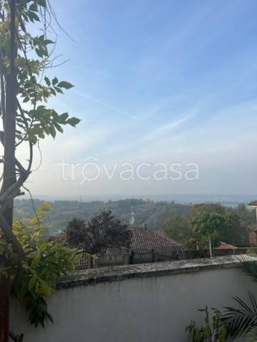 casa indipendente in vendita ad Azzano d'Asti