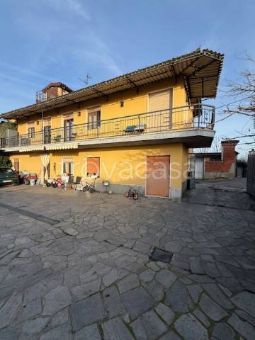 casa indipendente in vendita ad Azzano d'Asti