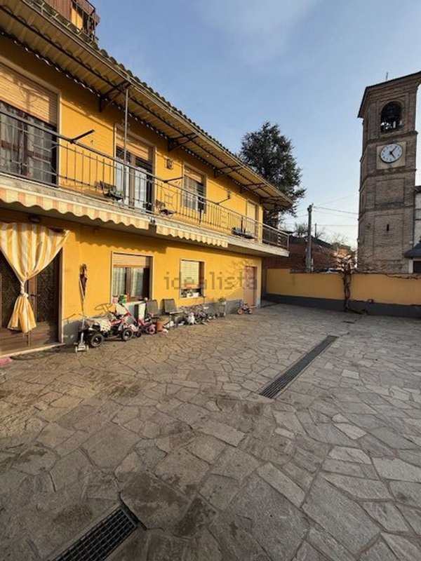casa indipendente in vendita ad Azzano d'Asti