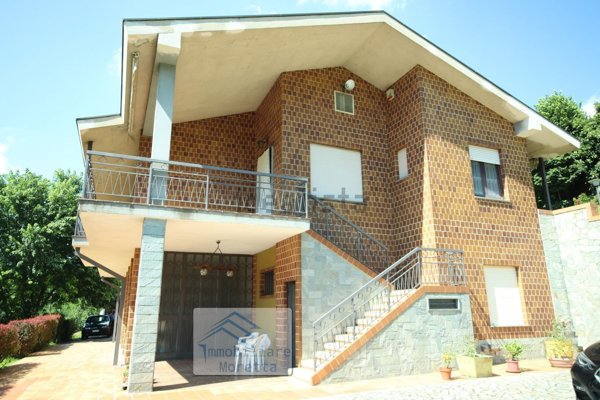 casa indipendente in vendita ad Azzano d'Asti