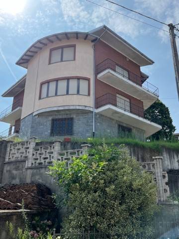 casa indipendente in vendita ad Azzano d'Asti