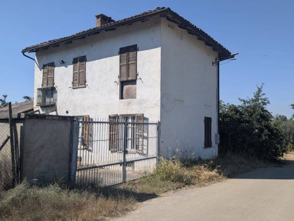 casa indipendente in vendita ad Azzano d'Asti